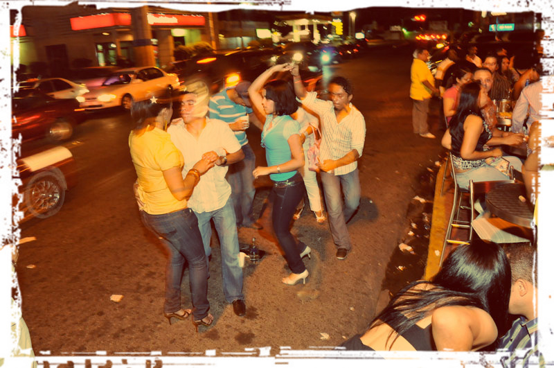 Dancing in the Street Avenida Venezuela, photo from www.dr1guide.com